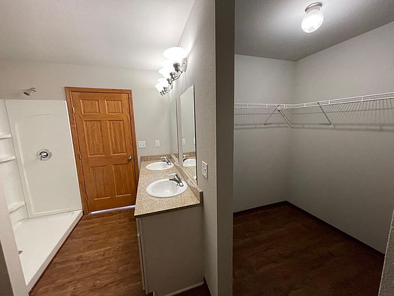 2nd image of 1450 Fieldstone Dr