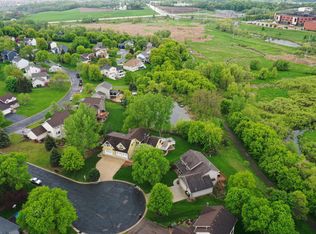 8634 Valley View Ct, Chanhassen, MN 55317