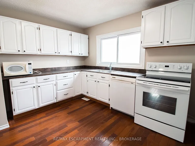 539 Woodlawn Rd #1 — Photo 8