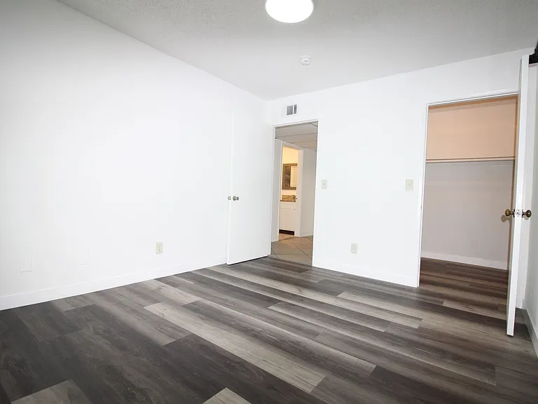 14029 Foothill — Photo 14