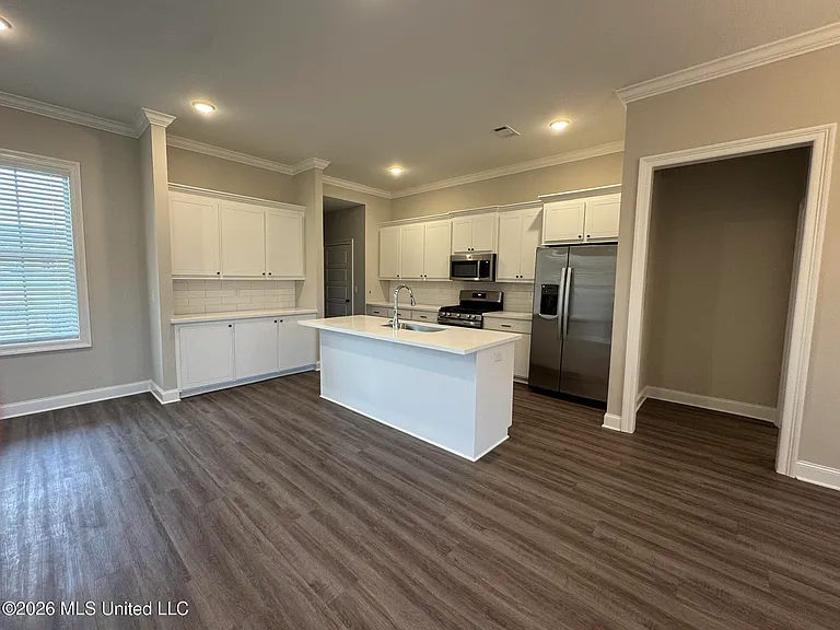 706 Kathleen Way — Photo 4