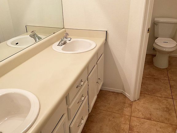 4th image of 921 S Val Vista Dr Unit 17