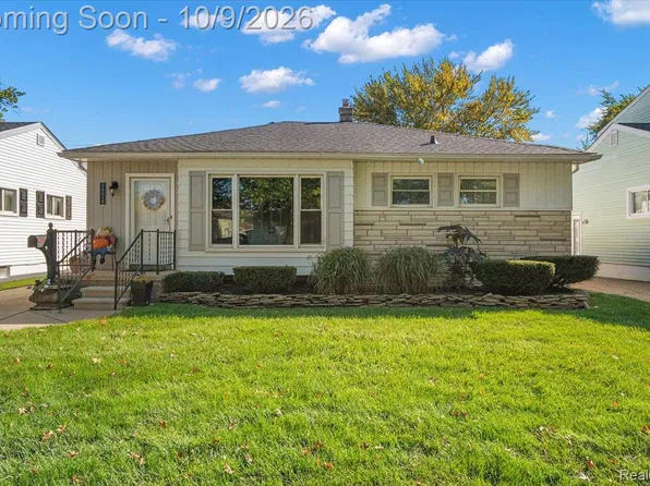 29910 Rosemont St, Roseville, MI 48066