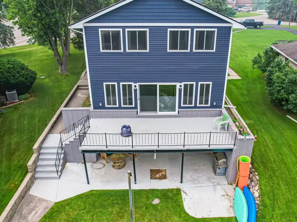 9899 Coledale Ct, White Lake, MI 48386