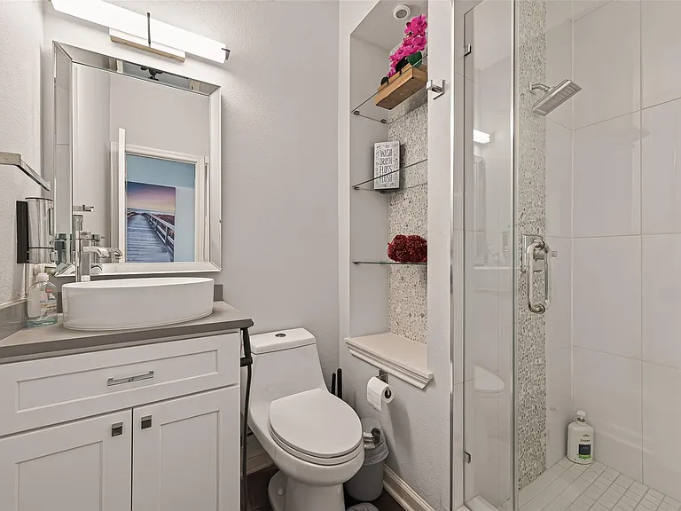 6514 Kings Summit Dr — Photo 33