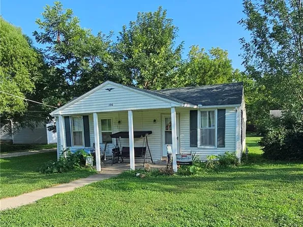 106 W Cedar St, Waverly, MO 64096