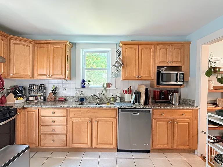 139 Oakdale Rd — Photo 8