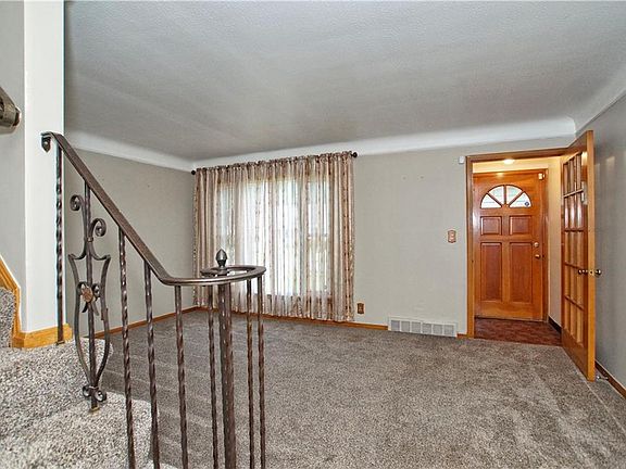 2nd image of 28606 Gilchrist Dr