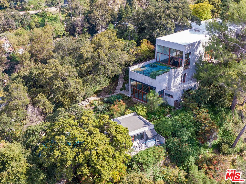 2nd image of 3201 Coldwater Canyon Ln