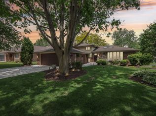 11016 84th Pl, Willow Springs, IL 60480