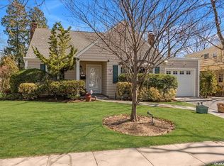 1599 Lakeview Dr, Hewlett, NY 11557