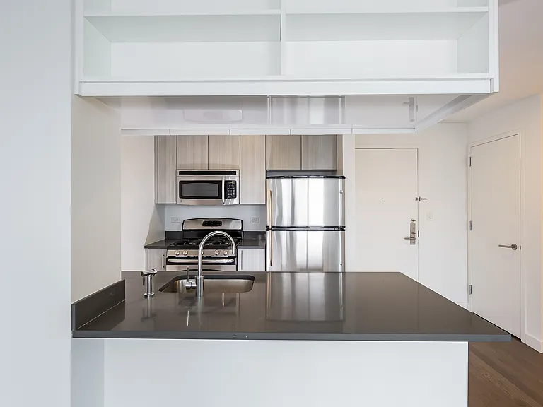 388 Bridge St #17B — Photo 4