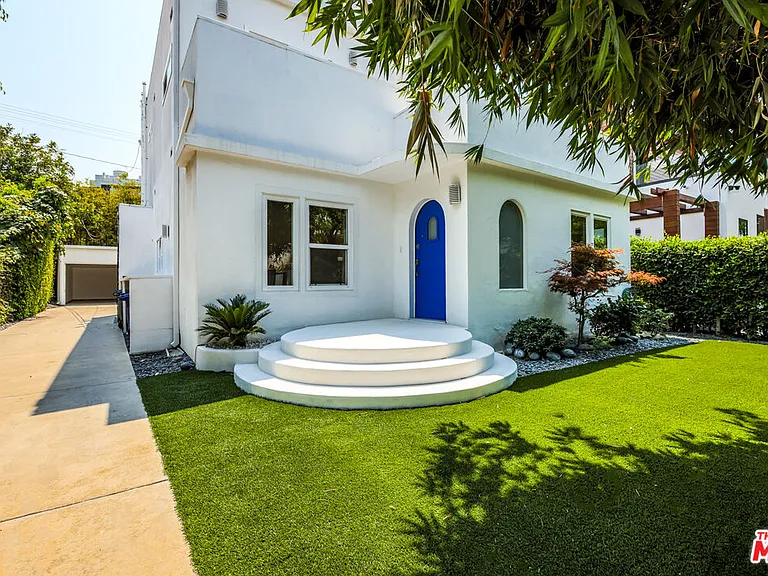 8718 Rosewood Ave — Photo 2