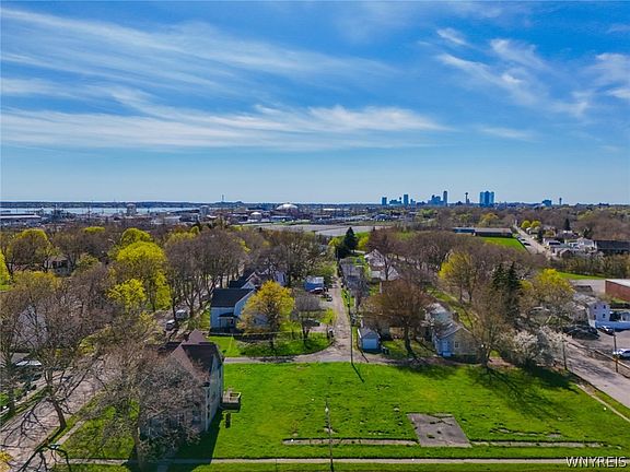 5th image of 39 Hyde Park Blvd #13