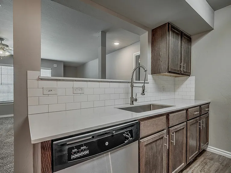 Experience the elegance of this modern kitchen, perfect for culinary creativity and social gatherings.