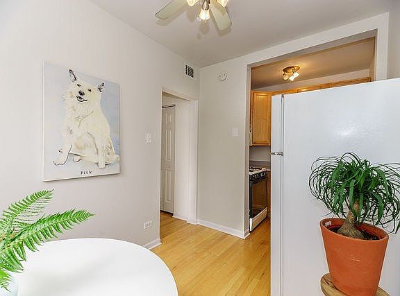 4th image of 4240 N Clarendon Ave APT 413S