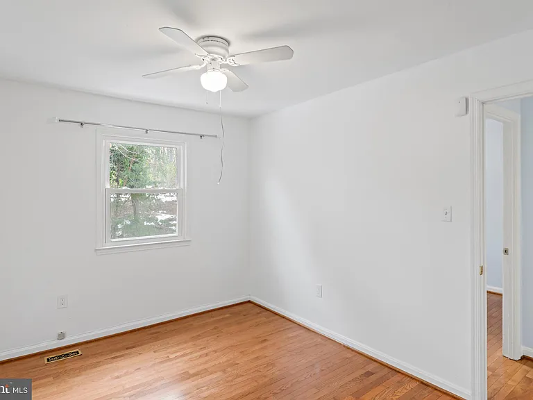 2053 Mayflower Dr — Photo 24
