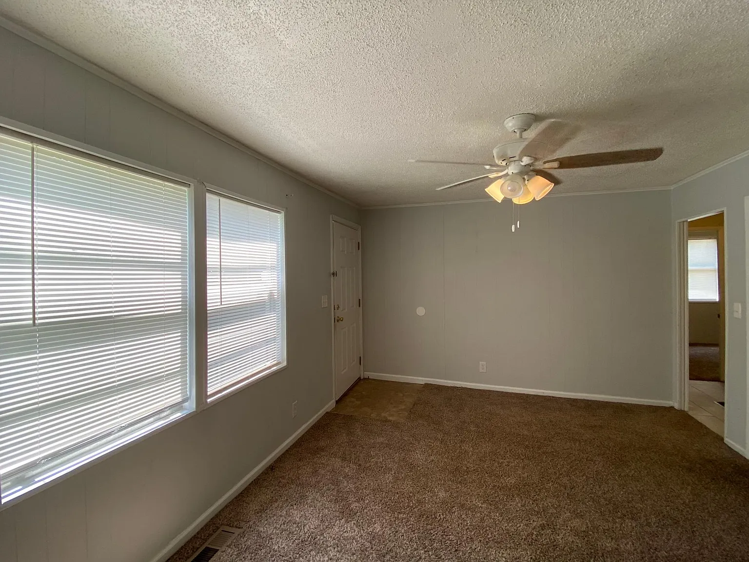 2 bed, 800 sqft, $1,050 — Photo 4