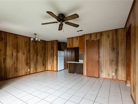 3rd image of 1810 Cheryl Dr #A