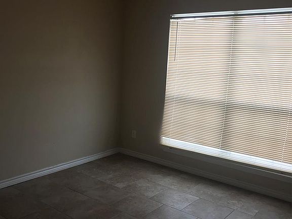 5th image of 8700 Rainbow Dr