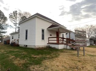 606 S State St, Christopher, IL 62822