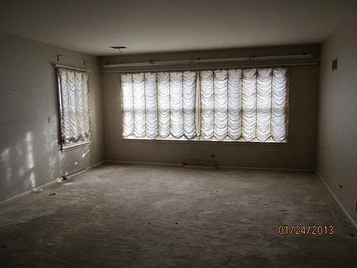 3rd image of 9221 N Avers Ave