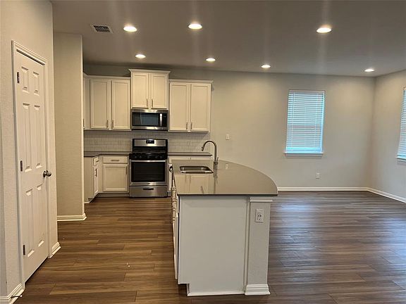 4th image of 3201 College Park Dr #17