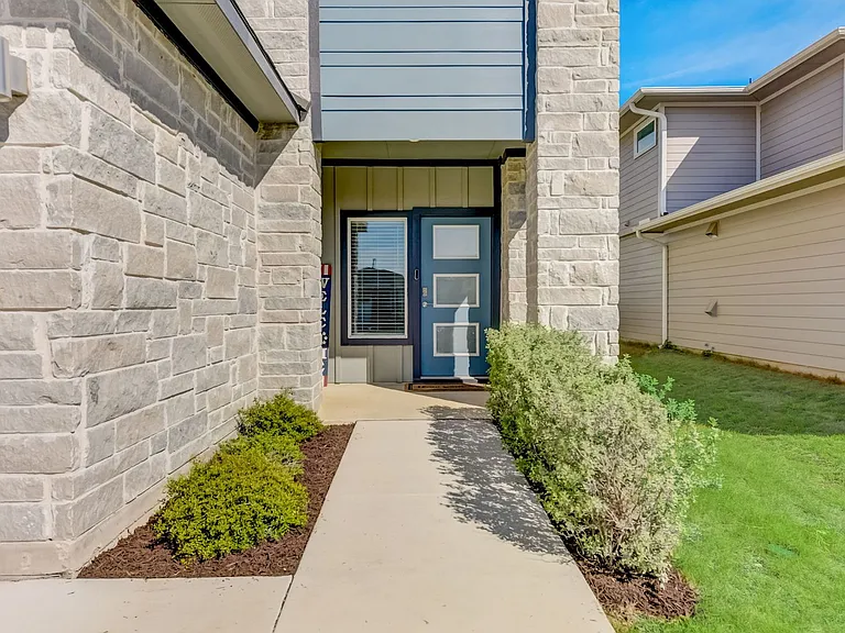 109 Cupreata Ln — Photo 4