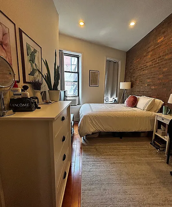 110 Saint Marks Pl #15