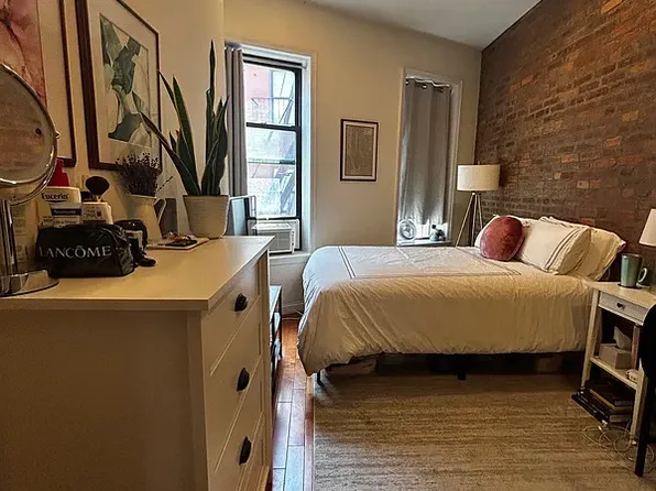 110 Saint Marks Pl APT 15, New York, NY 10009