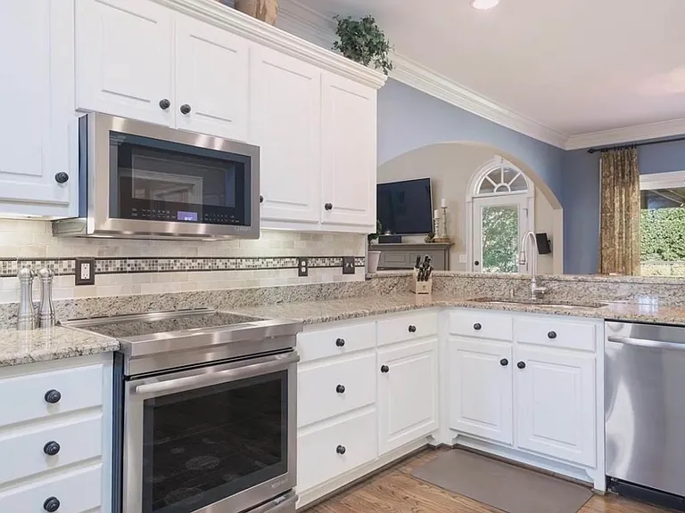 321 Parkside Dr — Photo 9
