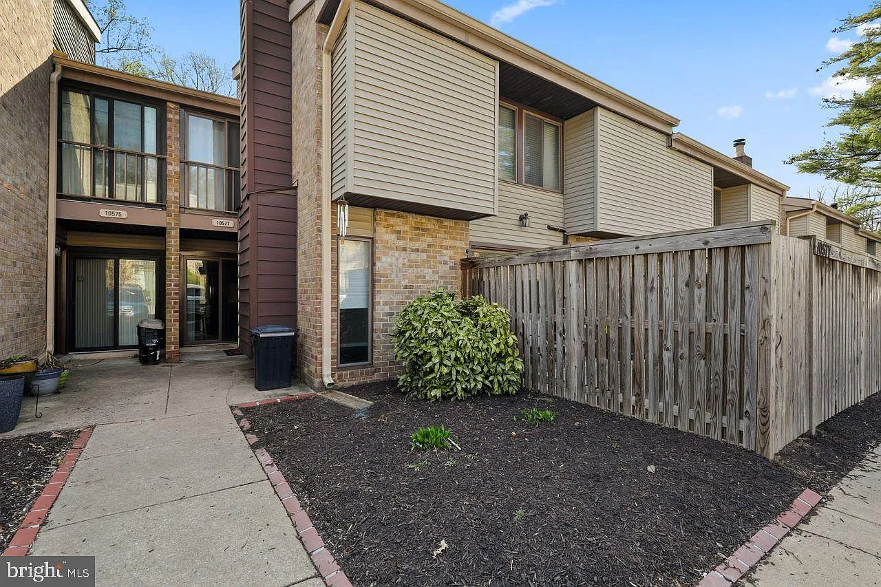 3 bed, 2.5 bath, 1510 sqft, $2,400 — Photo 1