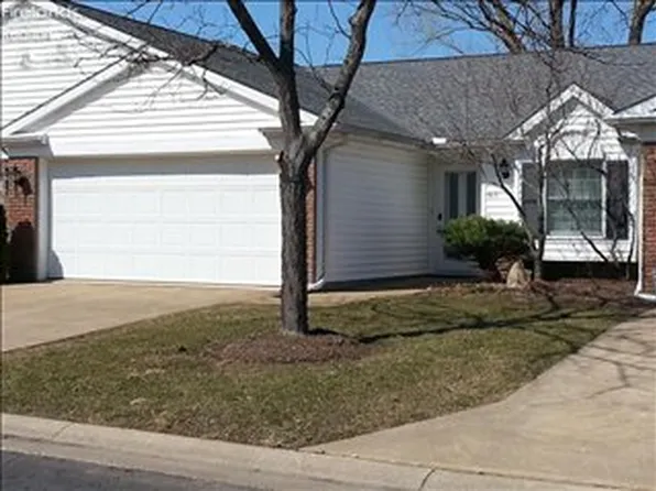 915 Hidden Valley Dr, Huron, OH 44839