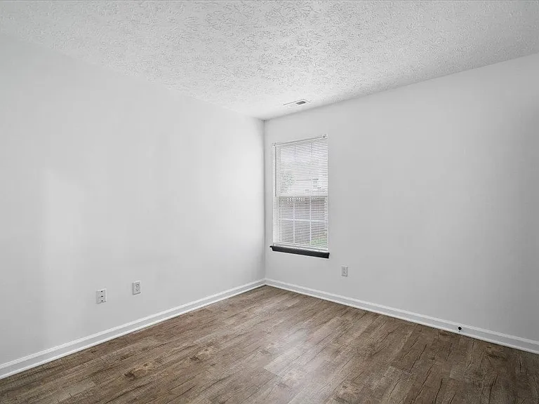 1429 Softwind Dr — Photo 17