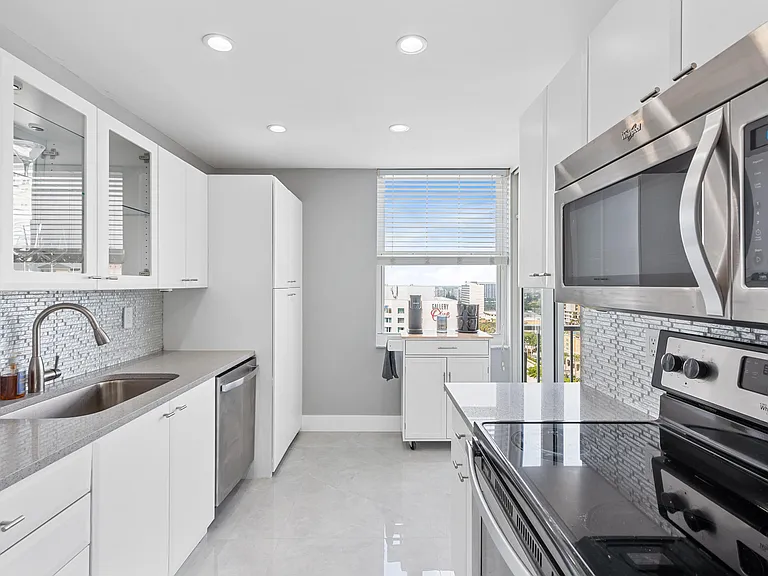 2800 E Sunrise Blvd #19D — Photo 23