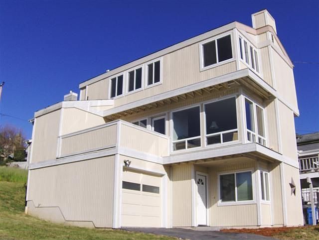 South/Easterly facing windows capture light!