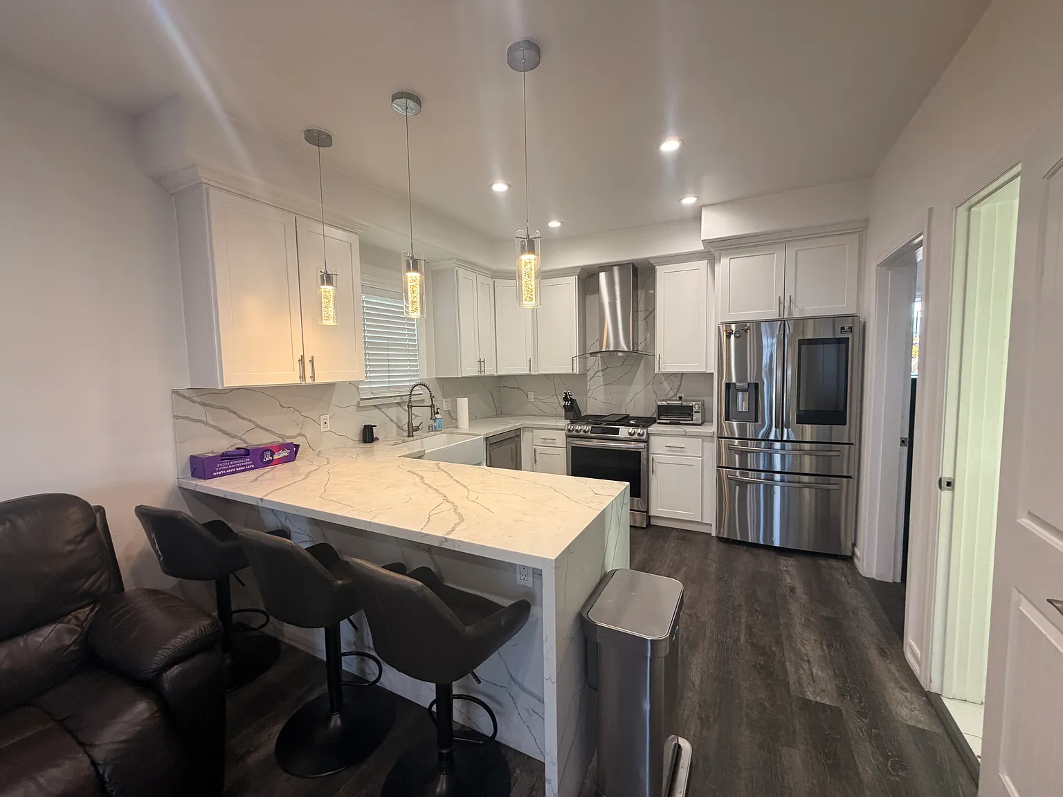 2 bed, 700 sqft, $2,999 — Photo 1