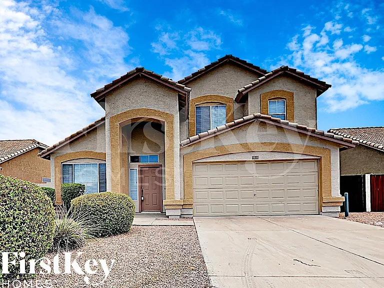 7323 E Navarro Ave — Photo 1