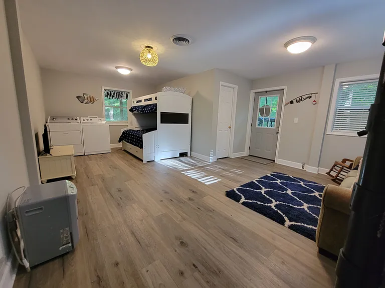 1377 Four Seasons Dr — Photo 9