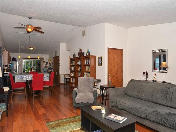 5th image of 762 Shelley Pkwy
