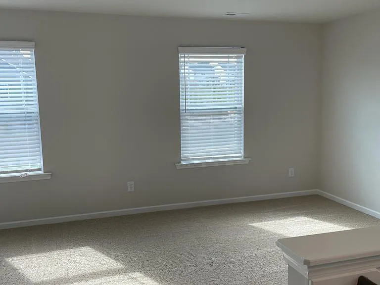 135 Rossell Park Cir — Photo 6
