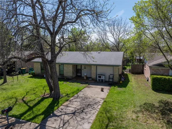 108 Capricorn Dr, Cedar Hill, TX 75104