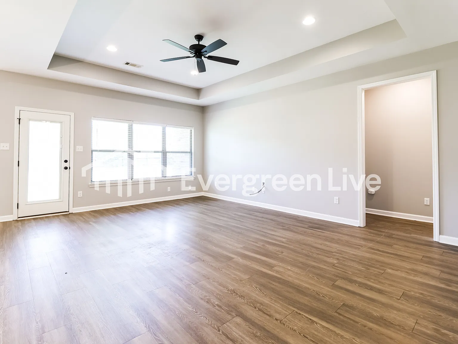 4 bed, 2.0 bath, 1734 sqft, $1,895 — Photo 3