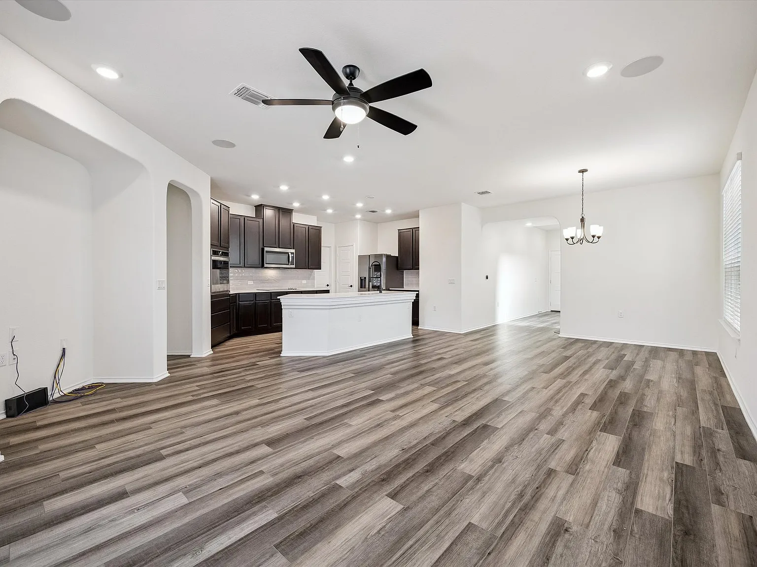 4 bed, 3.5 bath, 2493 sqft, $2,600 — Photo 3