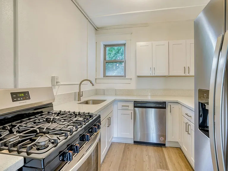 Raintree Apartments — Photo 19