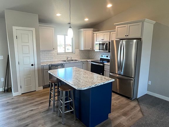 2nd image of 652 Valor Ct