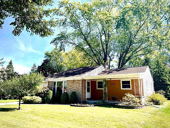 2nd image of 827 Colonial Ave