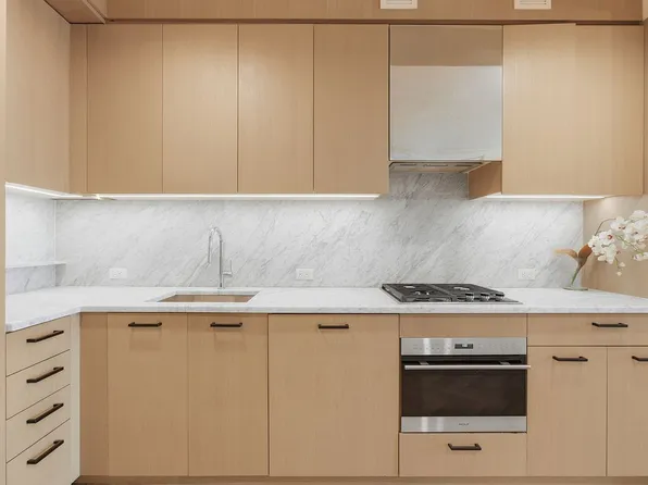 300 W 122nd St #4F, New York, NY 10027