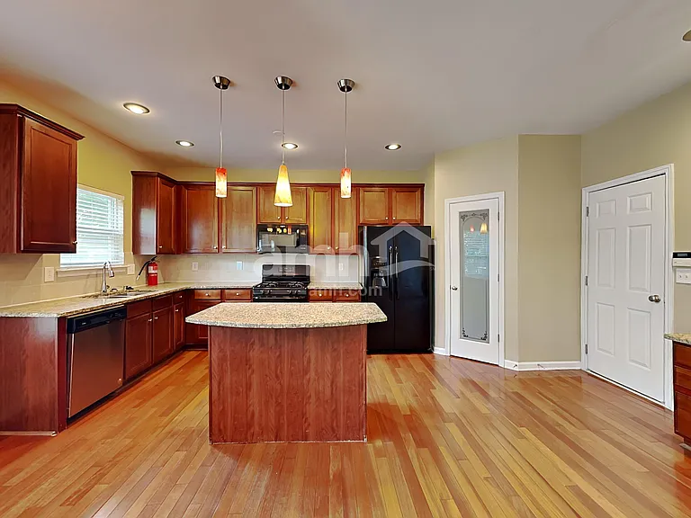 1380 Grey Rock Way — Photo 3