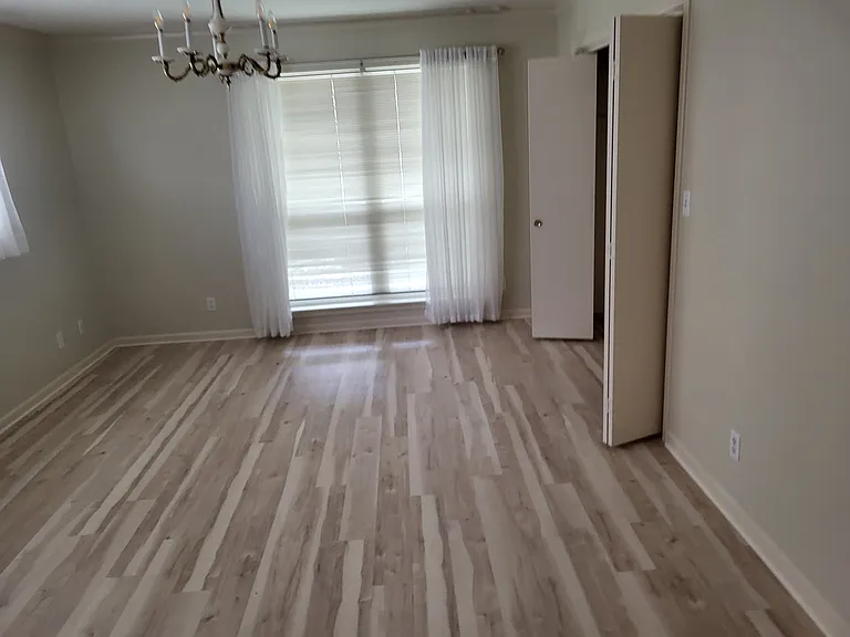 307 N Avenue M — Photo 4